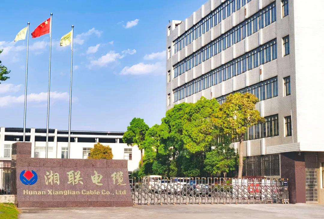 今日小雪，用一組湘聯小伙伴拍攝的美照來迎接廠區的冬天！